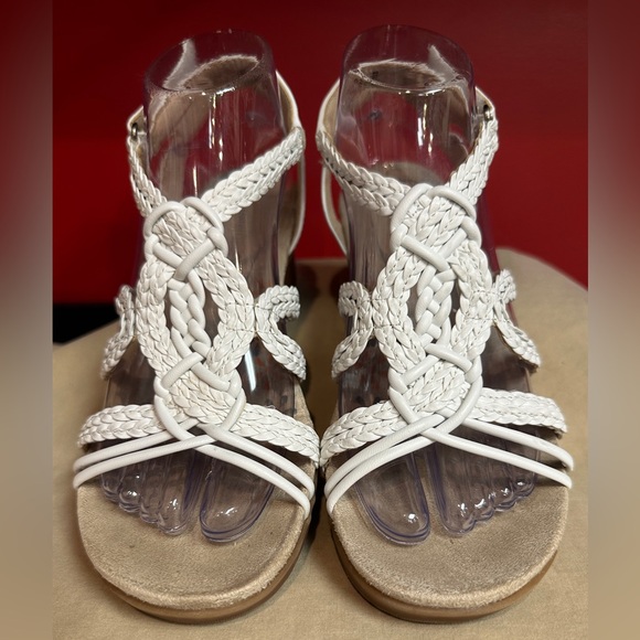 BareTraps Shoes - Baretraps Takara Wedge Strappy Sandals White Faux Leather Women’s Size 7.5M